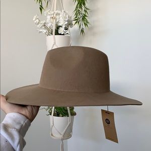 Gigi Pip Emma wide brim fedora